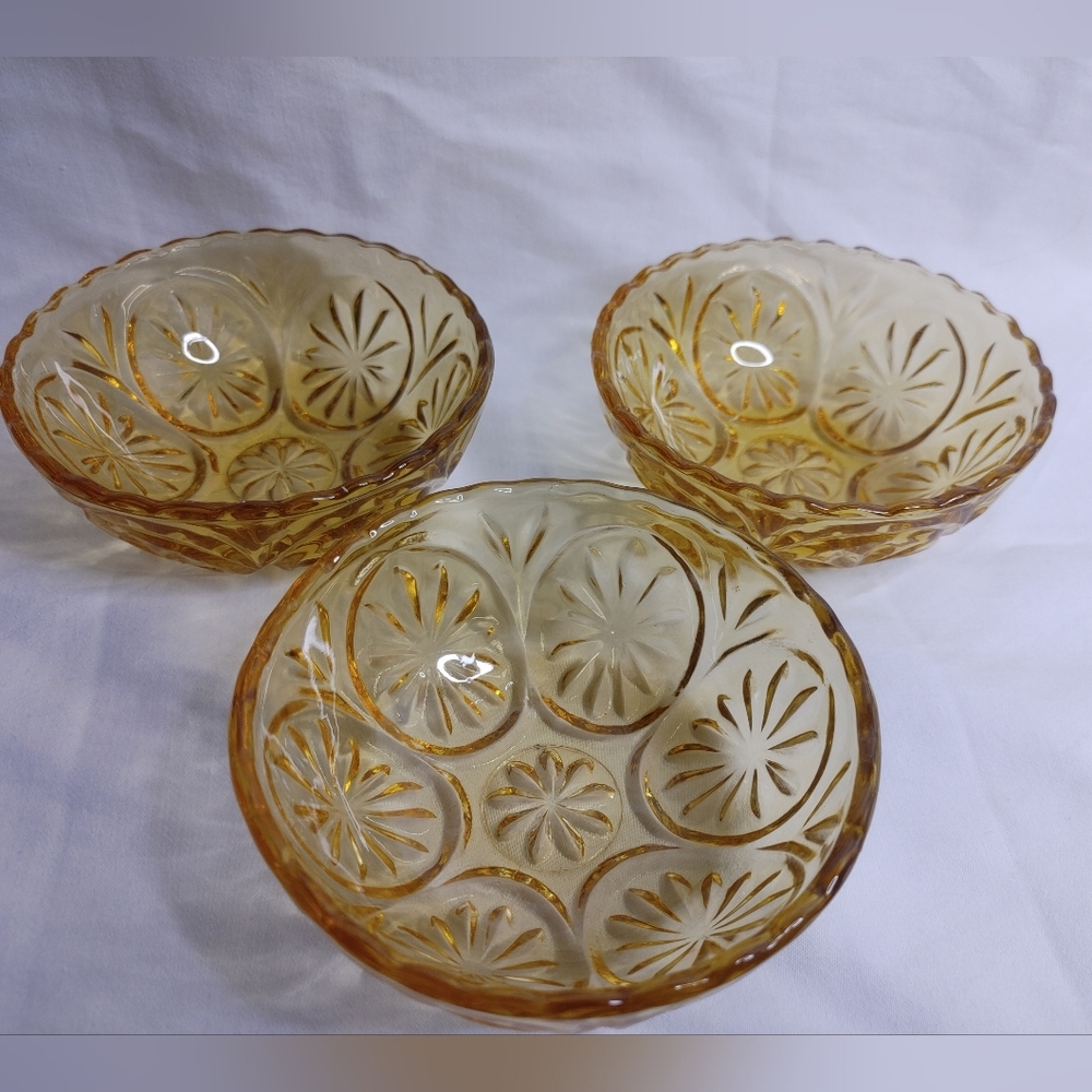 Vintage Anchor Hocking Medallion Or Star Cameo Amber Glass Bowls (3)